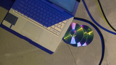 Portátil con CDs