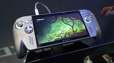ASUS ROG Xbox Ally ejecutando Hollow Knight Silk Song