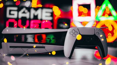 Ps5, DualSense y texto Game Over