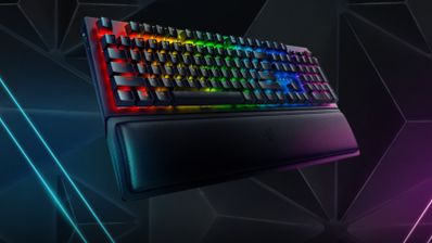 Teclado mecánico gaming inalámbrico Razer BlackWidow V3 Pro con retroiluminación RGB Chroma y reposamuñecas ergonómico incluido.
