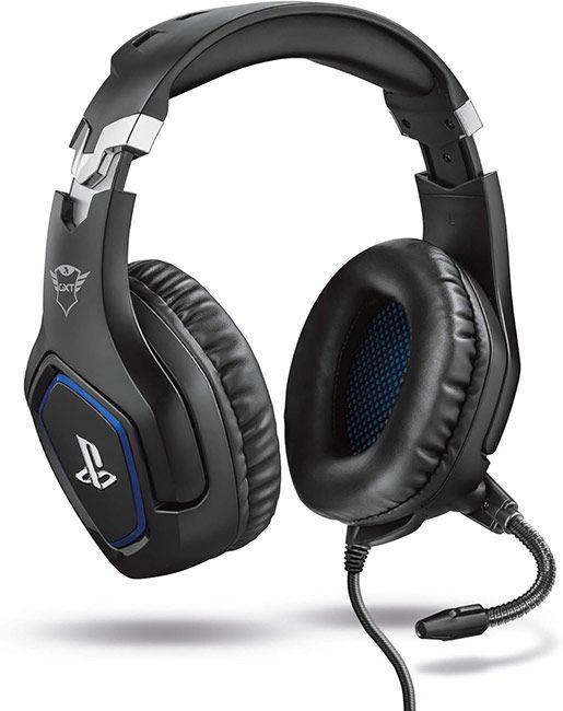 Primer plano de los auriculares Trust GXT 488 Forze en color negro, destacando el logo oficial de PlayStation en el auricular