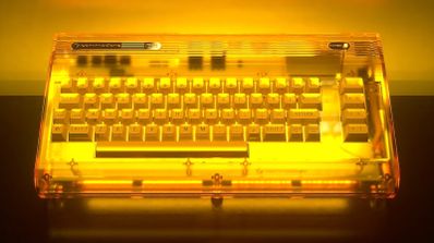Vista frontal del nuevo Commodore 64 Ultimate Founders Edition, mostrando su icónico teclado en un nuevo color que representa la novedad y el cambio generacional.