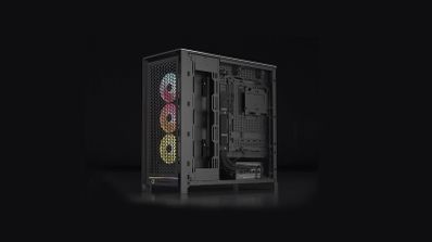 Montaje de una fuente de alimentación Corsair HXi SHIFT en un chasis ATX, destacando la innovadora conexión lateral de los cables modulares y la ubicación del hub iCUE LINK integrado