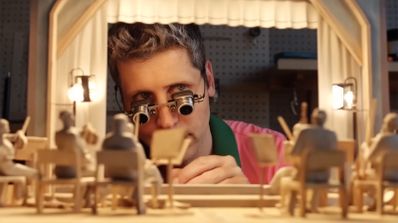 Sam Altman, CEO de OpenAI, en un cameo generado por la IA Sora 2 para demostrar su nueva función de integración de personas reales