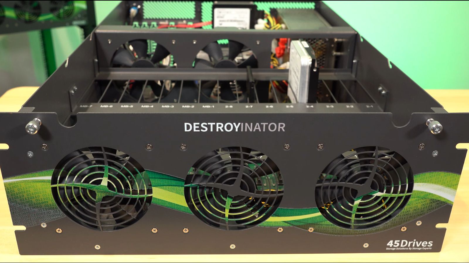 NVMe Destroyinator: elimina datos de 16 SSD NVMe a 64 GB/s de velocidad