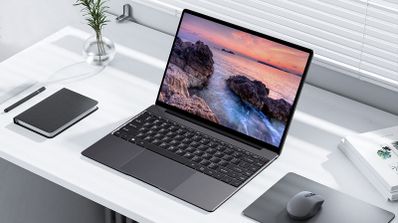 Portátil de Chuwi sobre una mesa