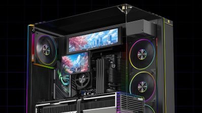 Interior de una caja de PC con sistema de refrigeración líquida Thermalright Dynamic Vision Pro 360, ventiladores RGB y pantalla LCD integrada.