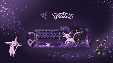 Conjunto de periféricos Razer con temática de Pokémon Espeon y Umbreon sobre un fondo nocturno con estrellas y lunas.