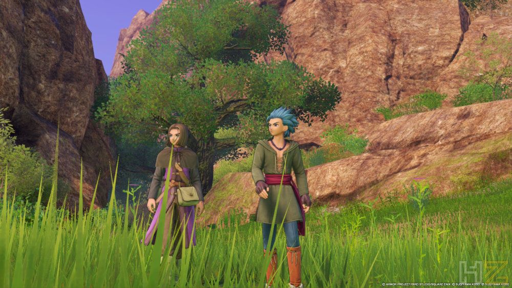 Erik y el Luminario caminando por un prado en Dragon Quest XI para Switch 2.