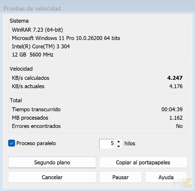 Interfaz de la prueba de rendimiento de WinRAR 7.23 en el mini PC NiPoGi P2 con procesador Intel Core 3 304.