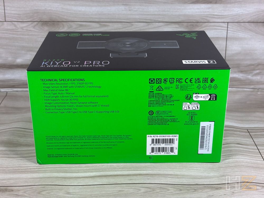 Parte trasera de la caja de la webcam Razer Kiyo V2 Pro con especificaciones técnicas detalladas y códigos de barras.