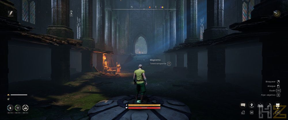 Personaje jugador en el interior de una gran estructura de piedra con columnas en RuneScape Dragonwilds.