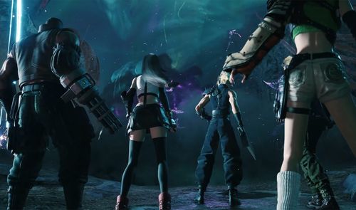 Cloud, Tifa, Barret y Yuffie de espaldas frente a una amenaza en un entorno oscuro y brumoso.