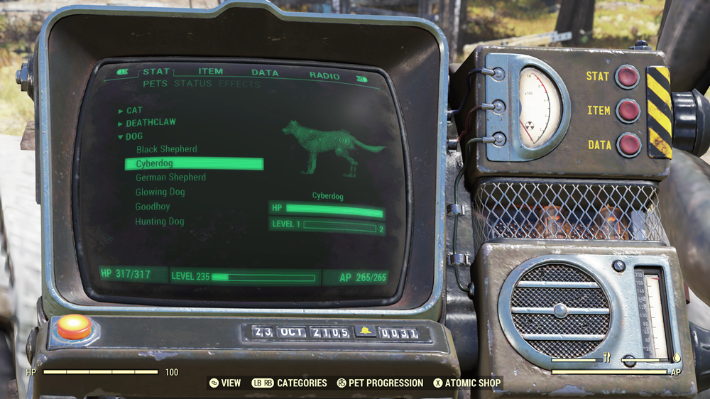 Interfaz de gestión de mascotas en Fallout 76 a través del dispositivo Pip-Boy.