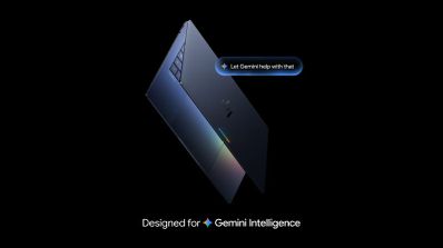 Ordenador portátil Googlebook visto desde una perspectiva lateral sobre fondo negro con el texto Designed for Gemini Intelligence.