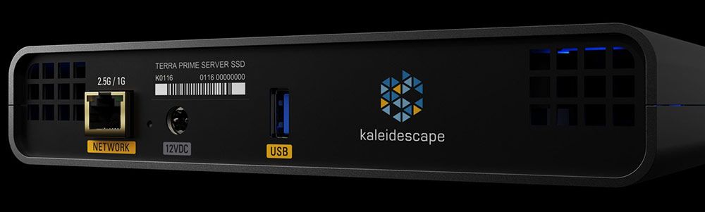 Panel posterior de un dispositivo Kaleidescape con puertos de red, alimentación y USB.