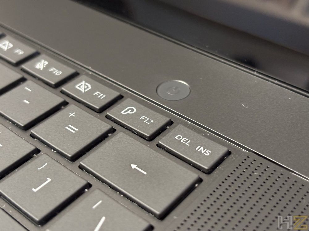 Detalle del botón de encendido y teclas de función superiores en el portátil ASUS ProArt P16 H7607.