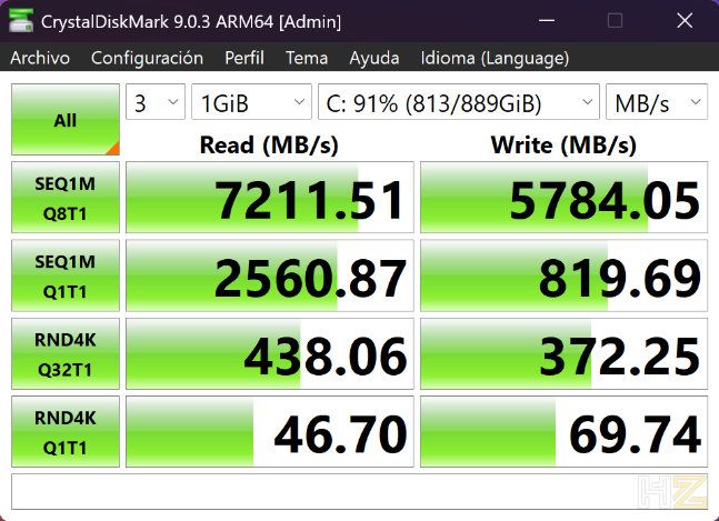 Resultados de la prueba de rendimiento de almacenamiento CrystalDiskMark 9.0.3 ARM64 en el ASUS ProArt P16 H7607.