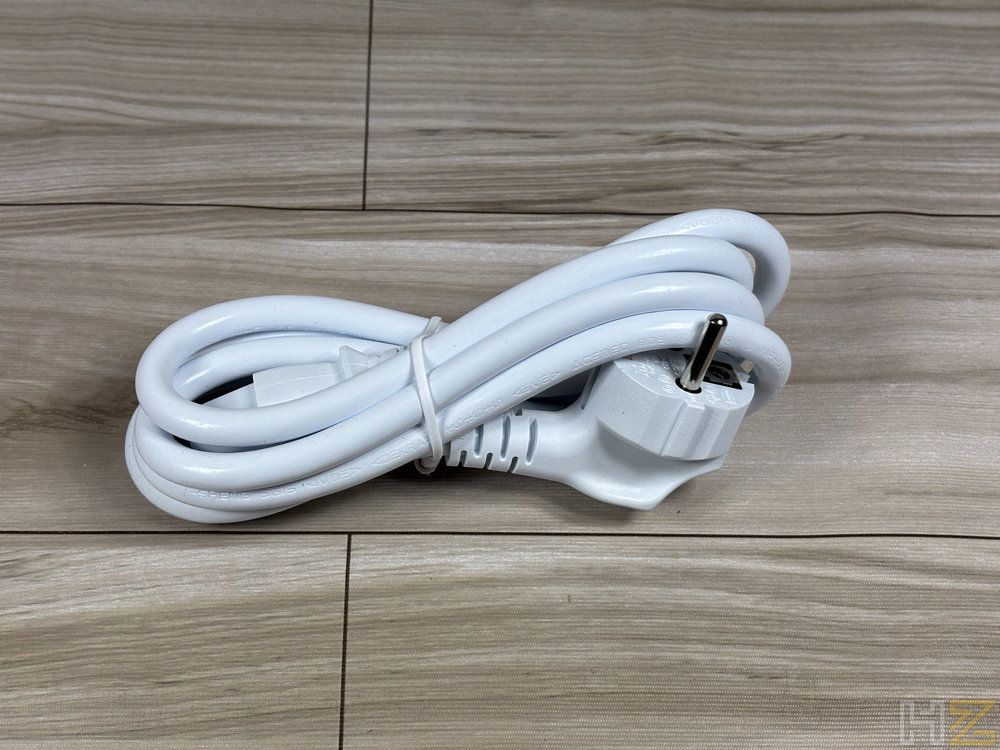 Cable de alimentación de red en color blanco para la fuente de alimentación RM1200e.
