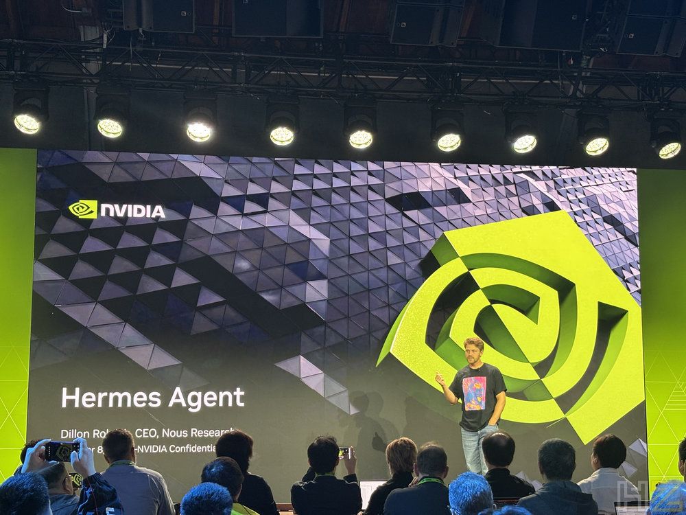 Presentación de Hermes Agent en el evento NVIDIA SPARK en San Francisco con Dillon Roberts en el escenario.