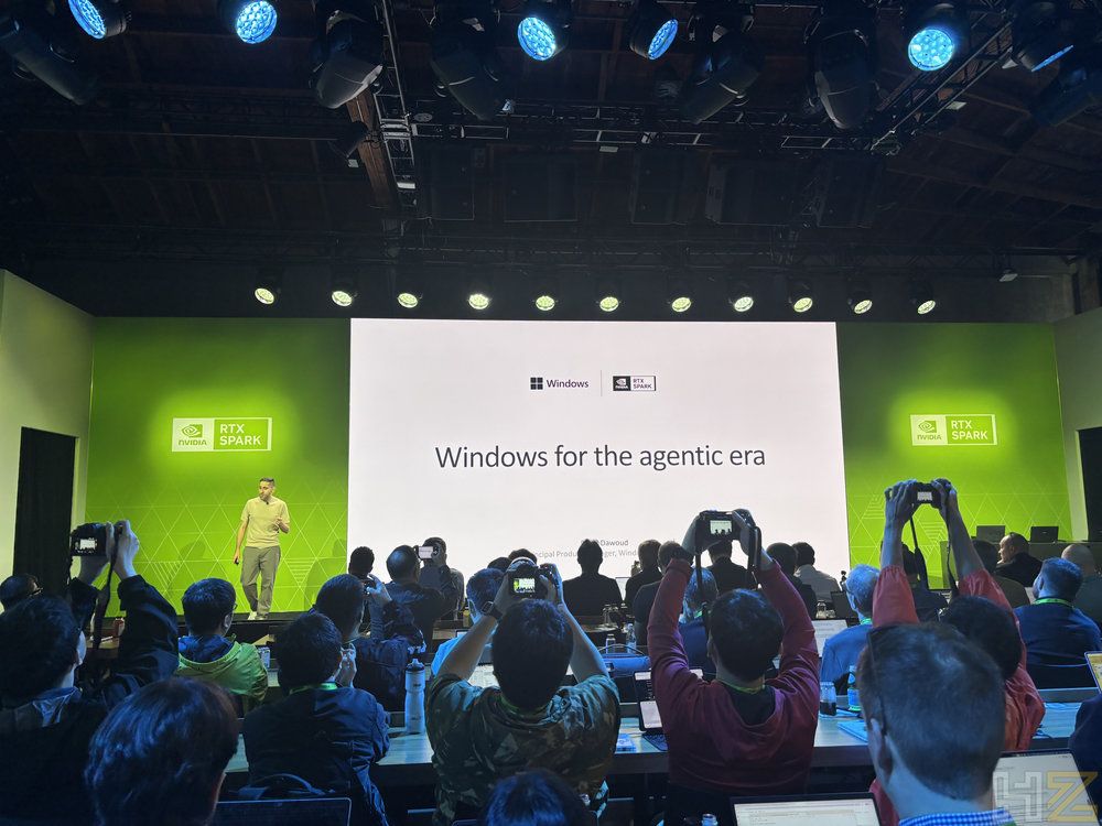 Presentación de NVIDIA SPARK en San Francisco con una pantalla que muestra el texto Windows for the agentic era ante una audiencia.