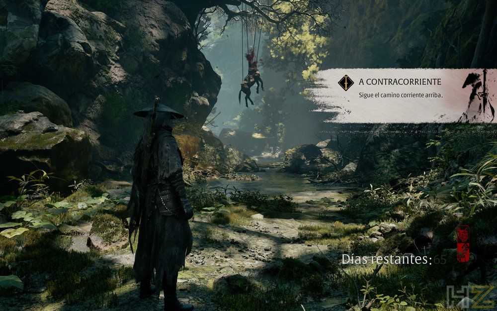 Captura de pantalla de Phantom Blade Zero que muestra a un personaje con sombrero tradicional frente a un río y un indicador de misión en pantalla.