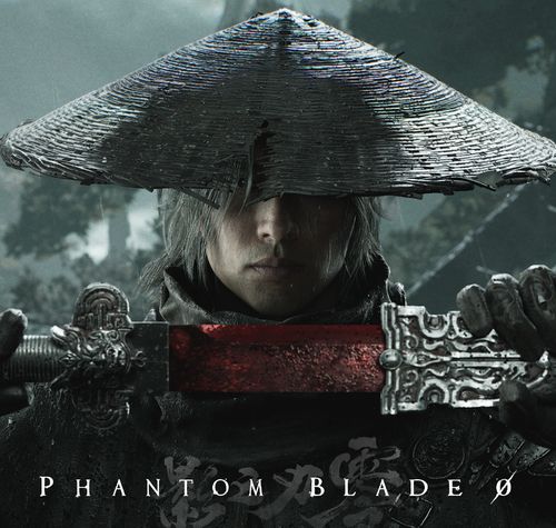 Primer plano de un guerrero con sombrero cónico sosteniendo una espada de hoja roja en Phantom Blade Zero.
