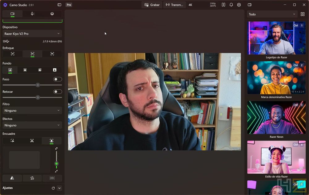 Interfaz del software Camo Studio mostrando la previsualización de vídeo de una webcam Razer Kiyo V2 Pro con controles de enfoque y fondo.
