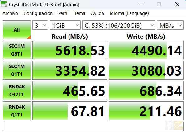 Resultados de la prueba de rendimiento CrystalDiskMark en el ordenador portátil TECNO MEGABOOK T15RA.