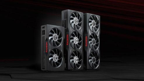 Tres tarjetas gráficas AMD Radeon RX 6000 Series con sistemas de refrigeración de dos y tres ventiladores sobre un fondo oscuro.