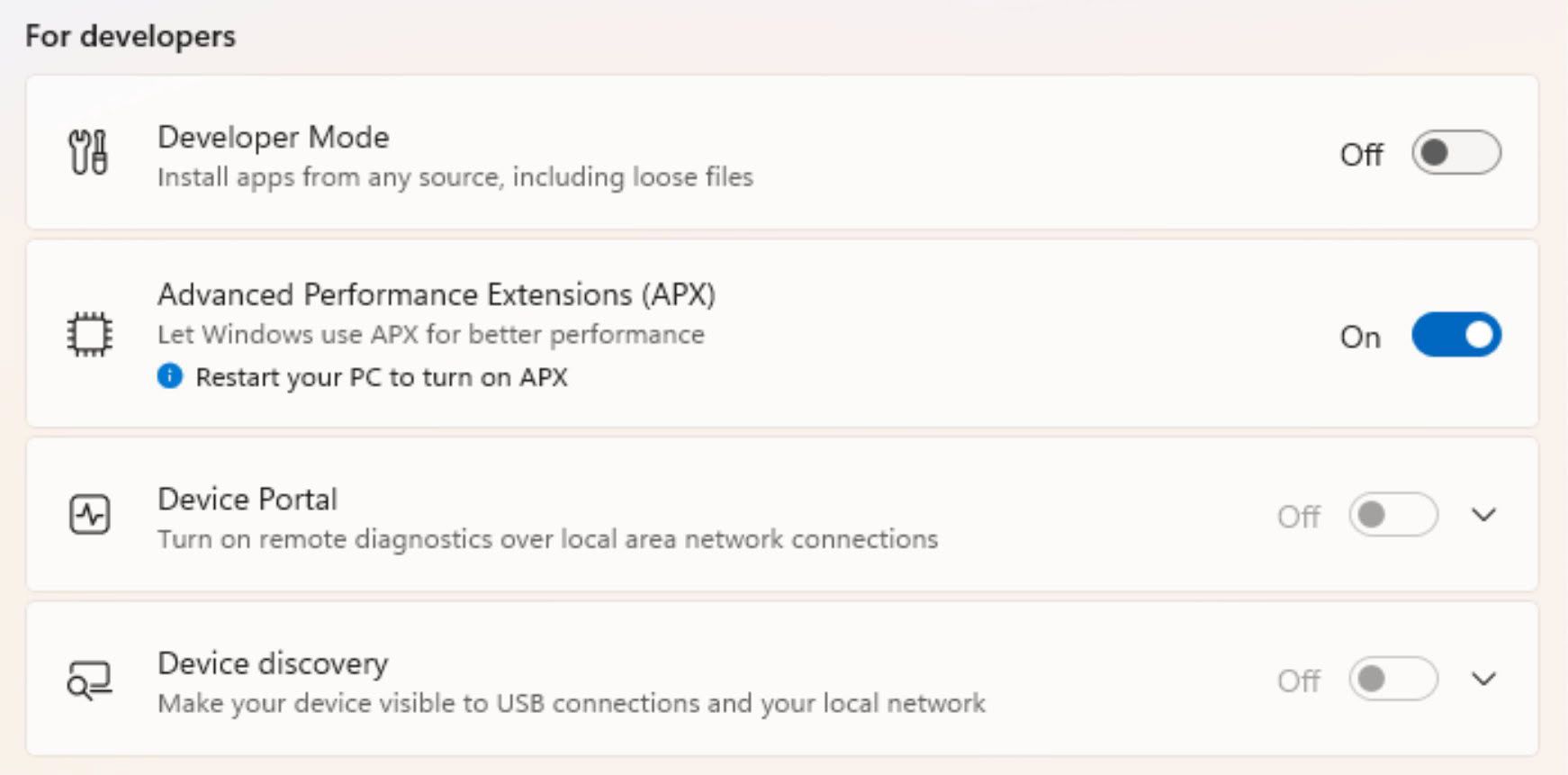 Interfaz de configuración de Windows 11 mostrando la opción Advanced Performance Extensions (APX) activada en la sección para desarrolladores.