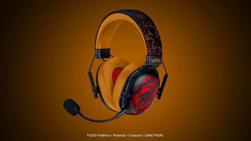 Auriculares de diadema BlackShark con diseño temático de Charizard en colores naranja y negro con micrófono de varilla.