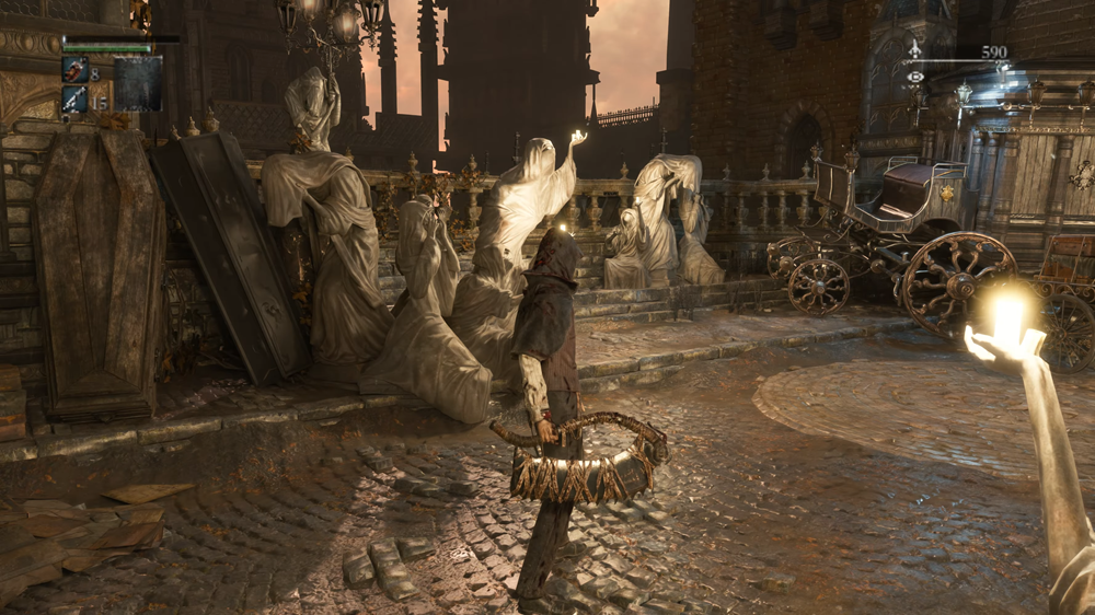 Captura de pantalla de Bloodborne con trazado de rayos aplicado mediante RTX Remix en una zona con estatuas y un carruaje.