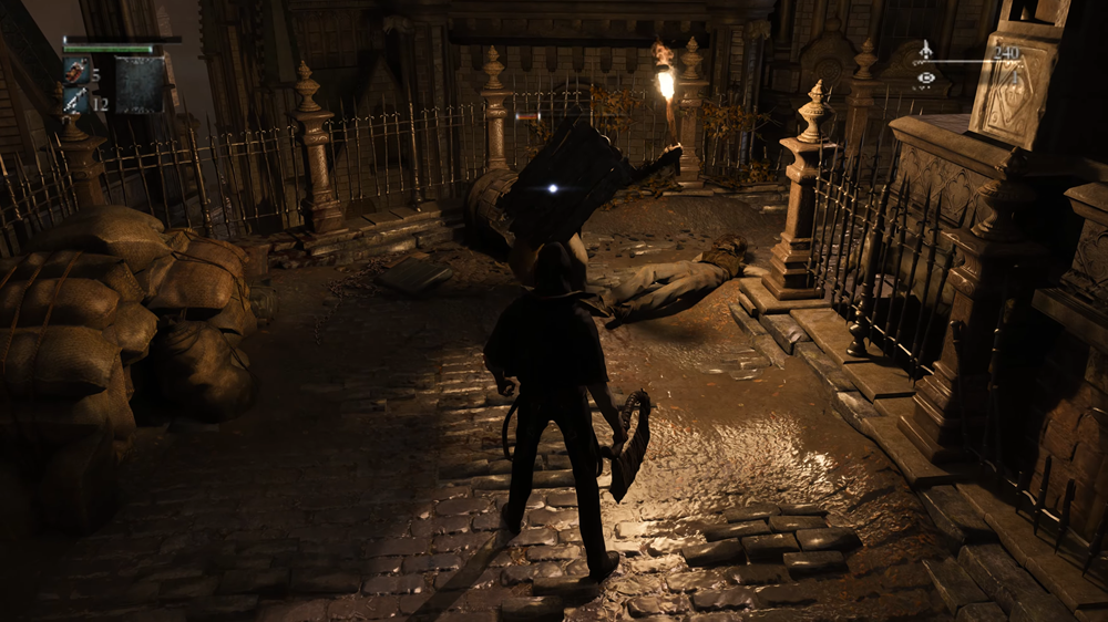 Escena nocturna del videojuego Bloodborne en una calle empedrada con iluminación dinámica y sombras detalladas.