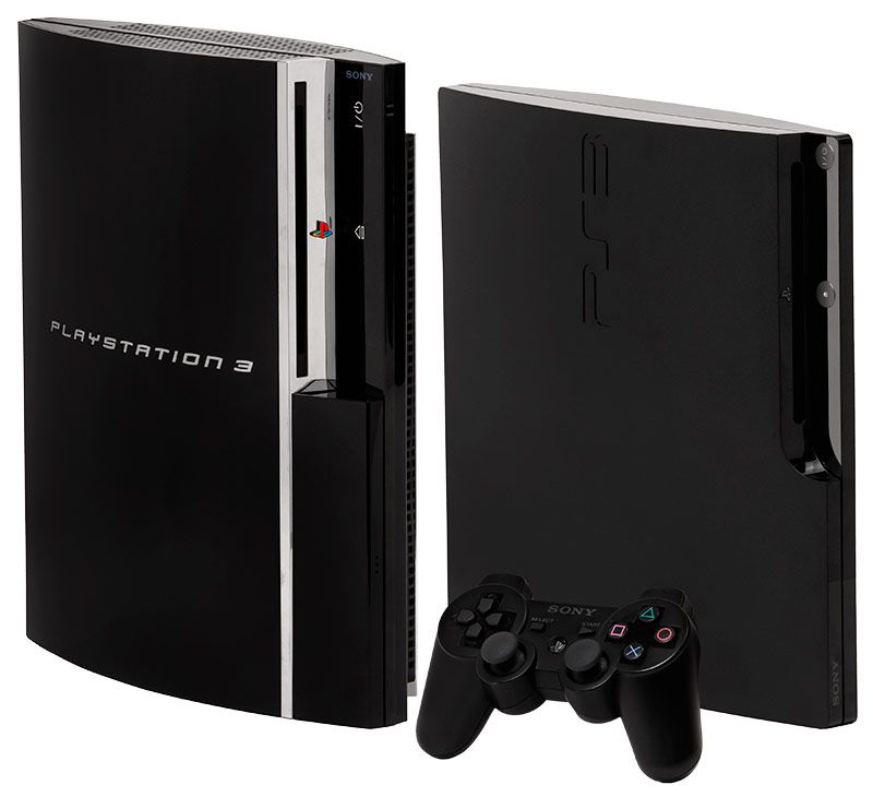 Comparativa visual entre el modelo original de PlayStation 3 y la versión PS3 Slim junto a un mando DualShock 3.