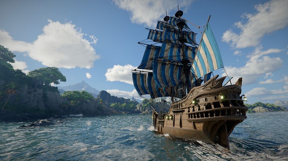 Gran galeón de madera con velas a rayas azules y blancas navegando cerca de una costa montañosa.