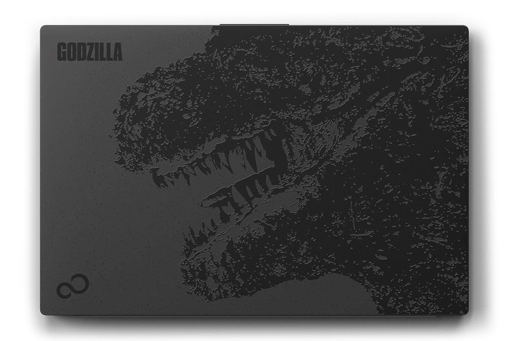 Tapa de ordenador portátil Fujitsu con grabado en relieve de la cabeza de Godzilla y logotipos oficiales.
