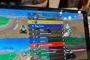 Pantalla de una Nintendo Switch mostrando una partida de Mario Kart con nombres de personajes modificados.