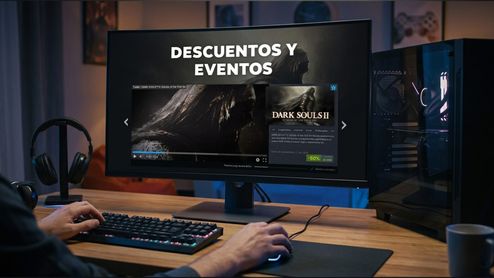 Usuario frente a un monitor curvo que muestra ofertas y promociones de Steam en un entorno gaming con torre de PC e iluminación tenue.