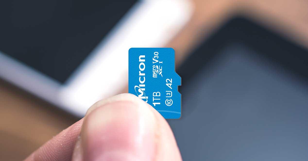 1TB-microSD-Card-Phone